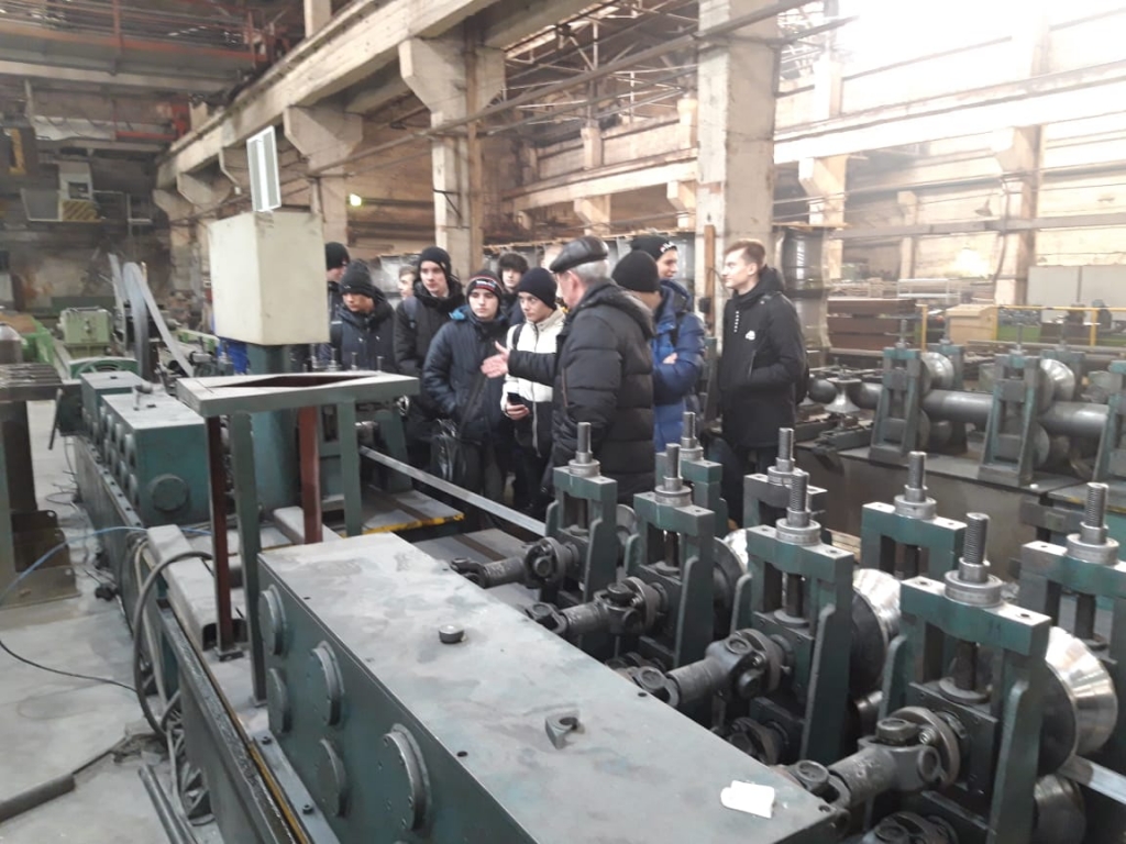 Барнаульские школьники на заводе механических прессов