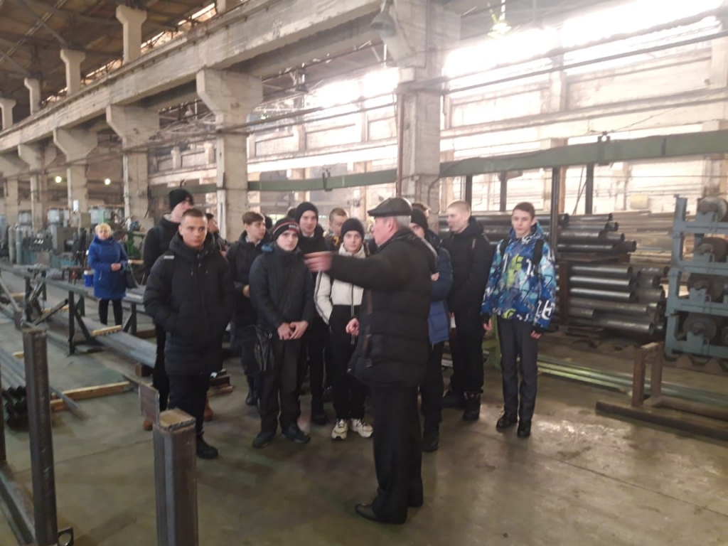 Барнаульские школьники на заводе механических прессов