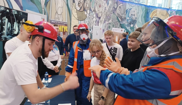 Молодежь и промышленность: фестиваль рабочих профессий "Заводская проходная" в Бийске