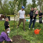 Клуб молодых промышленников озеленил парк «Изумрудный» в Барнауле