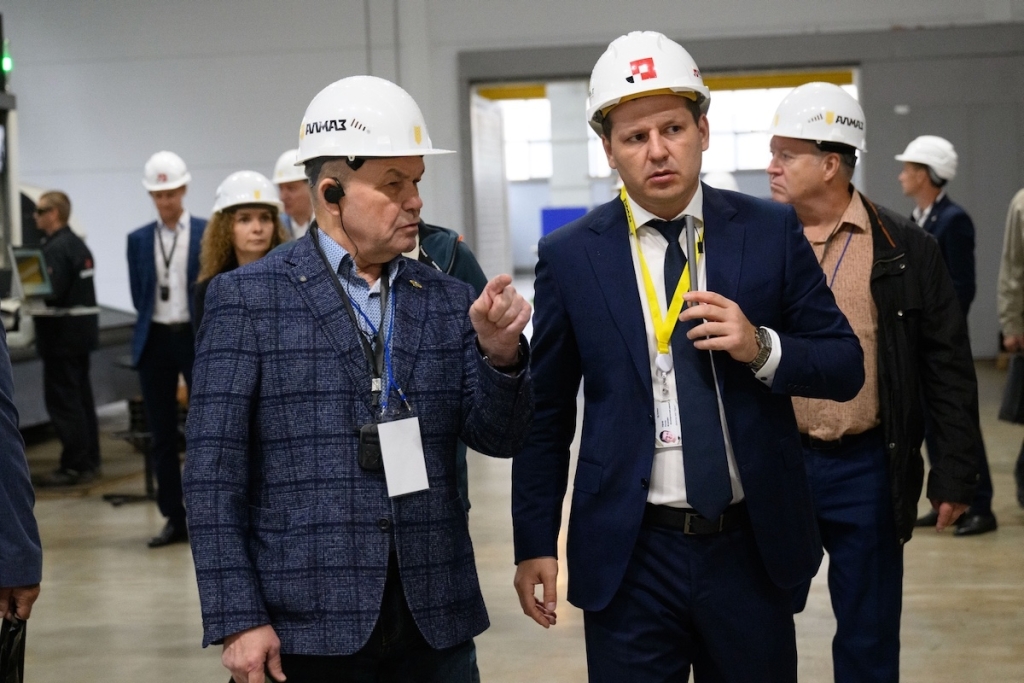 Фоторепортаж: визит участников форума «Сибирский промышленник – 2025» на АО «АНИТИМ»