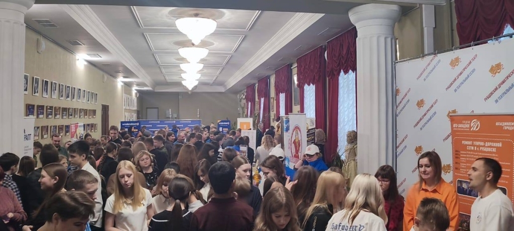 Молодёжь Рубцовска встретилась с промышленностью на Заводской проходной