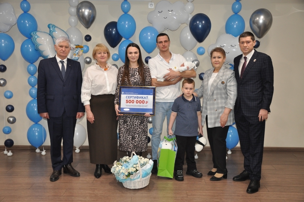 Первая выплата по Корпоративному демографическому стандарту в Алтайском крае