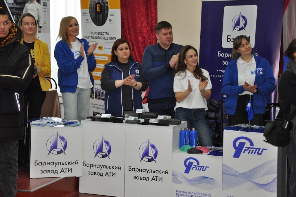 В Новоалтайске прошёл фестиваль инженерных и рабочих профессий «Заводская проходная»