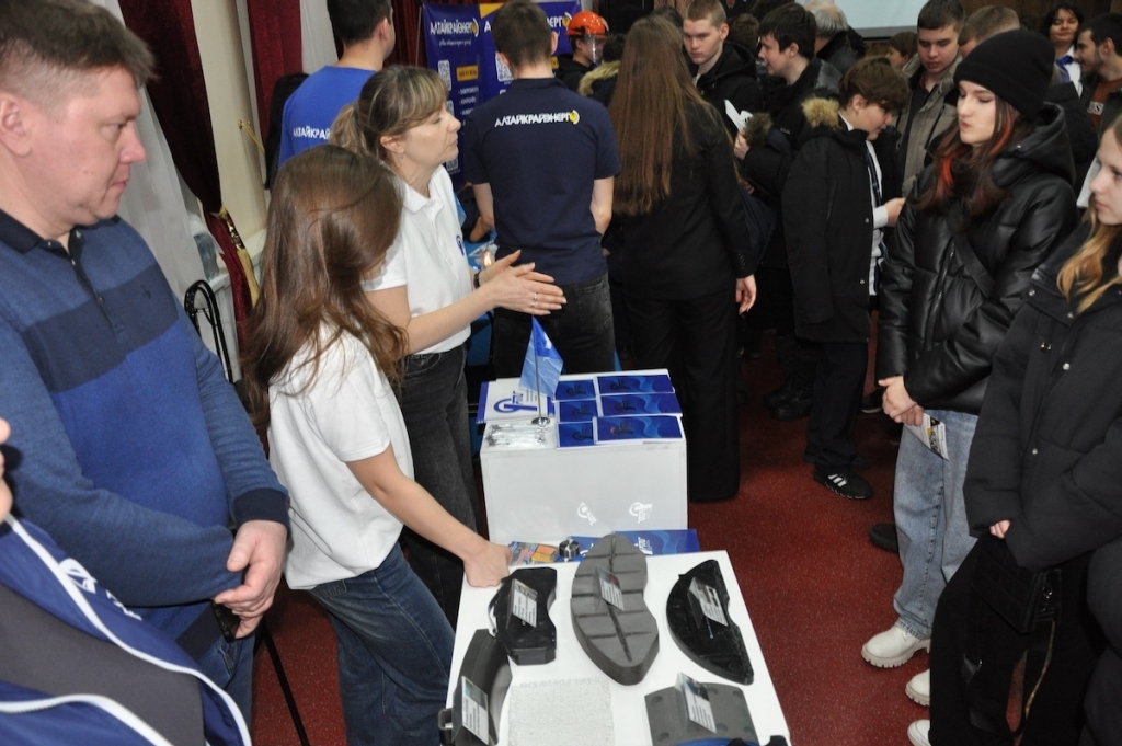 В Новоалтайске прошёл фестиваль инженерных и рабочих профессий «Заводская проходная»