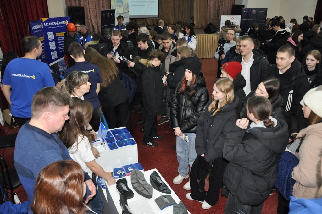 В Новоалтайске прошёл фестиваль инженерных и рабочих профессий «Заводская проходная»