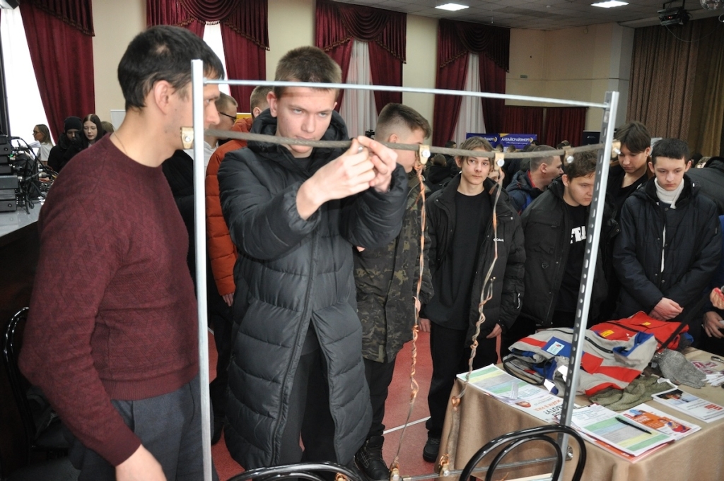 В Новоалтайске прошёл фестиваль инженерных и рабочих профессий «Заводская проходная»