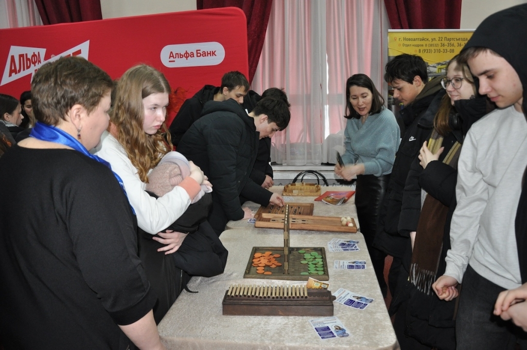 В Новоалтайске прошёл фестиваль инженерных и рабочих профессий «Заводская проходная»