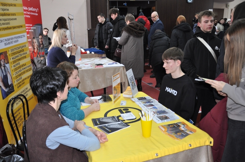 В Новоалтайске прошёл фестиваль инженерных и рабочих профессий «Заводская проходная»