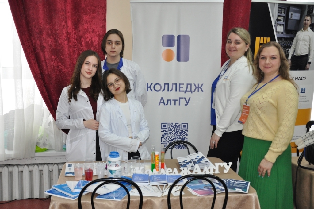 В Новоалтайске прошёл фестиваль инженерных и рабочих профессий «Заводская проходная»