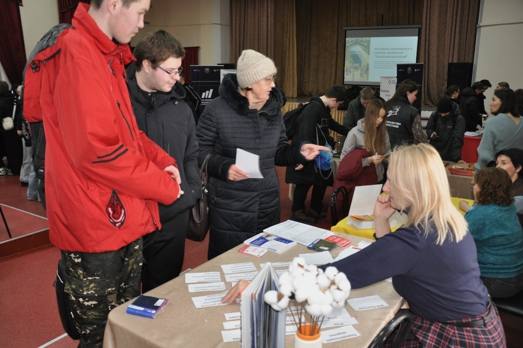 В Новоалтайске прошёл фестиваль инженерных и рабочих профессий «Заводская проходная»
