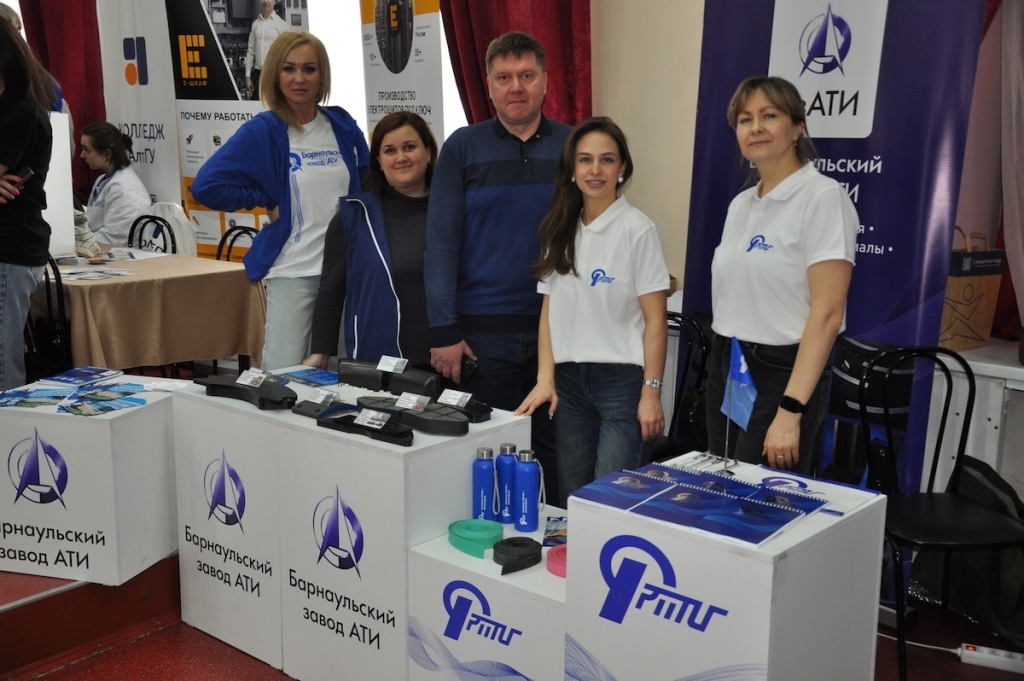 В Новоалтайске прошёл фестиваль инженерных и рабочих профессий «Заводская проходная»