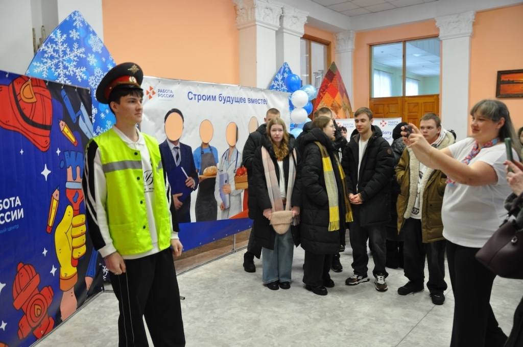 В Новоалтайске прошёл фестиваль инженерных и рабочих профессий «Заводская проходная»