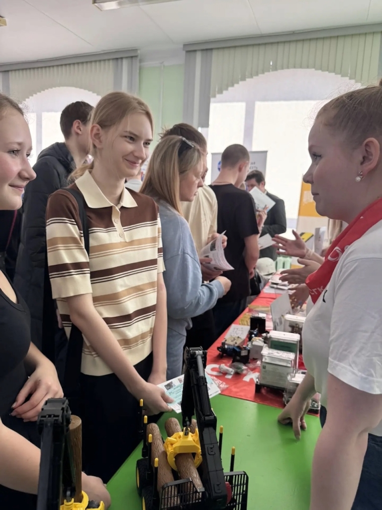 День открытых дверей в АлтГТУ показал школьникам путь в инженерию и на предприятия Алтайского края