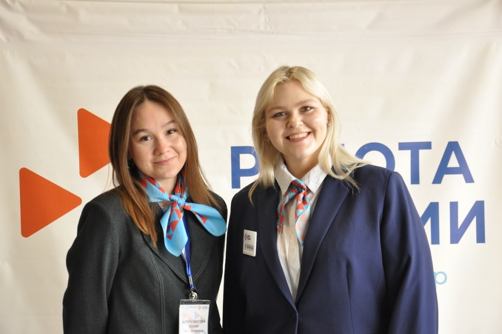 Заводская проходная в «Титов Арене»: промышленность Алтайского края встретилась с будущими кадрами