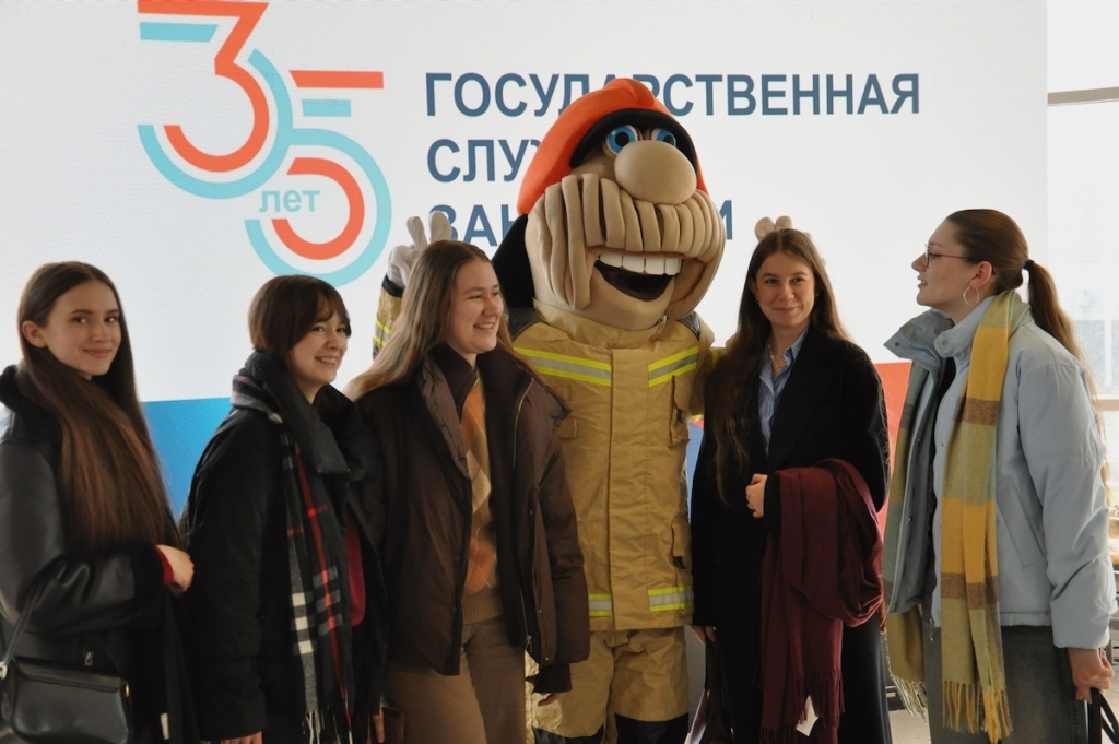 Заводская проходная в «Титов Арене»: промышленность Алтайского края встретилась с будущими кадрами