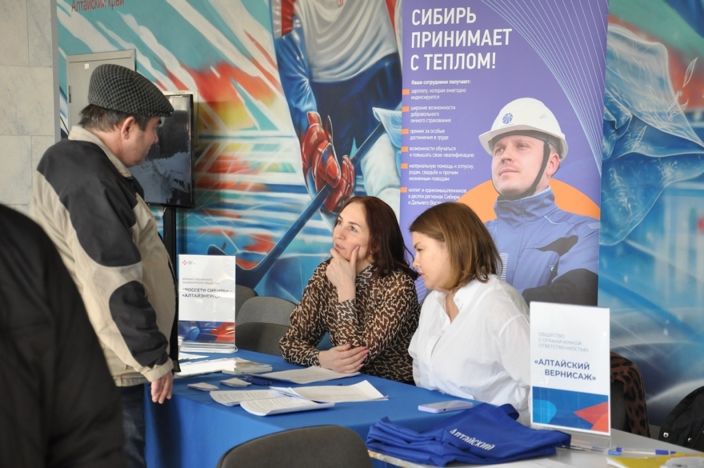 Заводская проходная в «Титов Арене»: промышленность Алтайского края встретилась с будущими кадрами