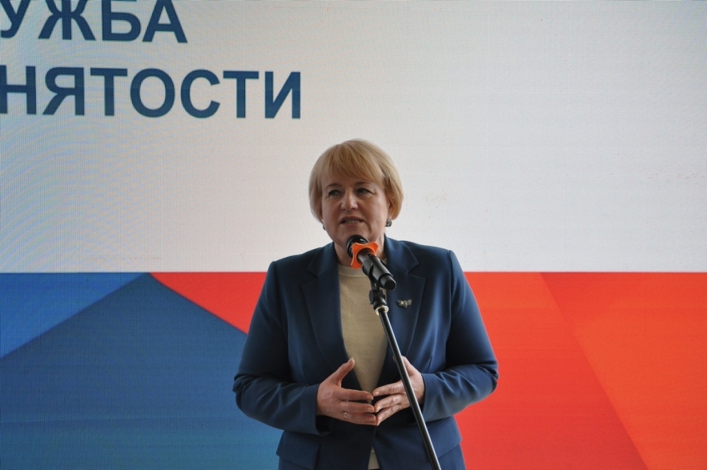 Заводская проходная в «Титов Арене»: промышленность Алтайского края встретилась с будущими кадрами