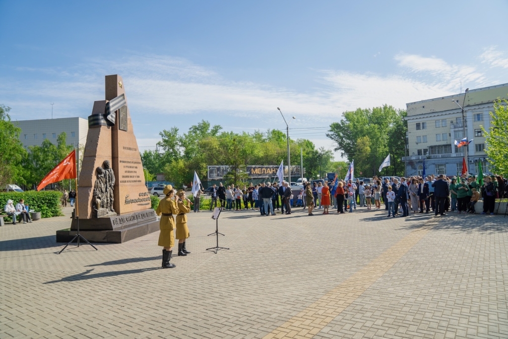 Память, которая объединяет поколения: промышленники Алтайского края провели митинг в честь 81-й годовщины Великой Победы