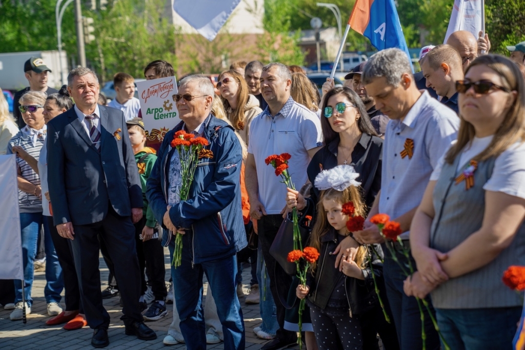 Память, которая объединяет поколения: промышленники Алтайского края провели митинг в честь 81-й годовщины Великой Победы
