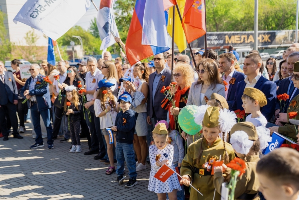 Память, которая объединяет поколения: промышленники Алтайского края провели митинг в честь 81-й годовщины Великой Победы
