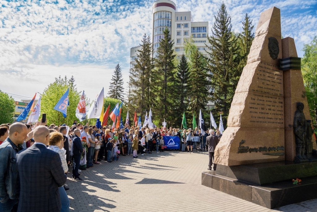 Память, которая объединяет поколения: промышленники Алтайского края провели митинг в честь 81-й годовщины Великой Победы