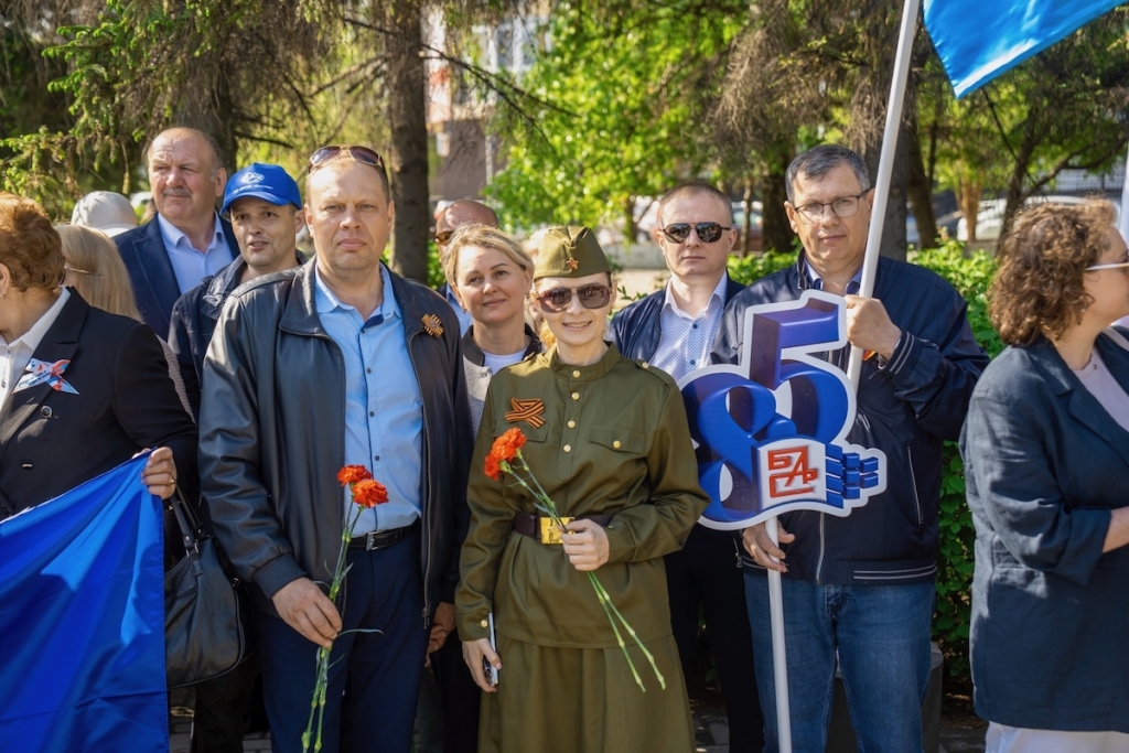 Память, которая объединяет поколения: промышленники Алтайского края провели митинг в честь 81-й годовщины Великой Победы