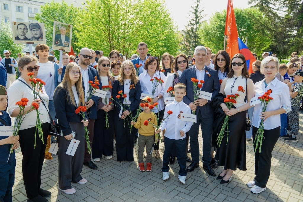 Память, которая объединяет поколения: промышленники Алтайского края провели митинг в честь 81-й годовщины Великой Победы