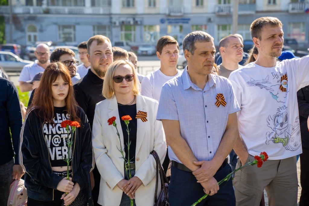 Память, которая объединяет поколения: промышленники Алтайского края провели митинг в честь 81-й годовщины Великой Победы