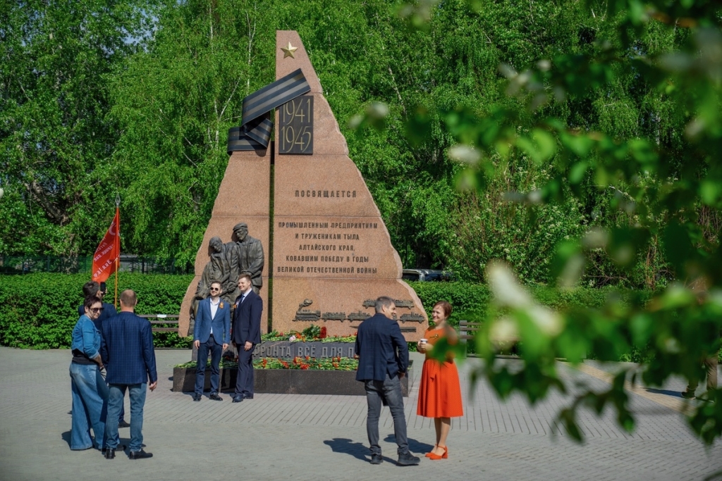 Память, которая объединяет поколения: промышленники Алтайского края провели митинг в честь 81-й годовщины Великой Победы