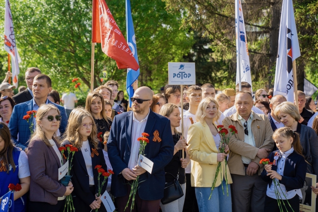 Память, которая объединяет поколения: промышленники Алтайского края провели митинг в честь 81-й годовщины Великой Победы