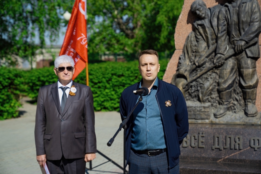 Память, которая объединяет поколения: промышленники Алтайского края провели митинг в честь 81-й годовщины Великой Победы