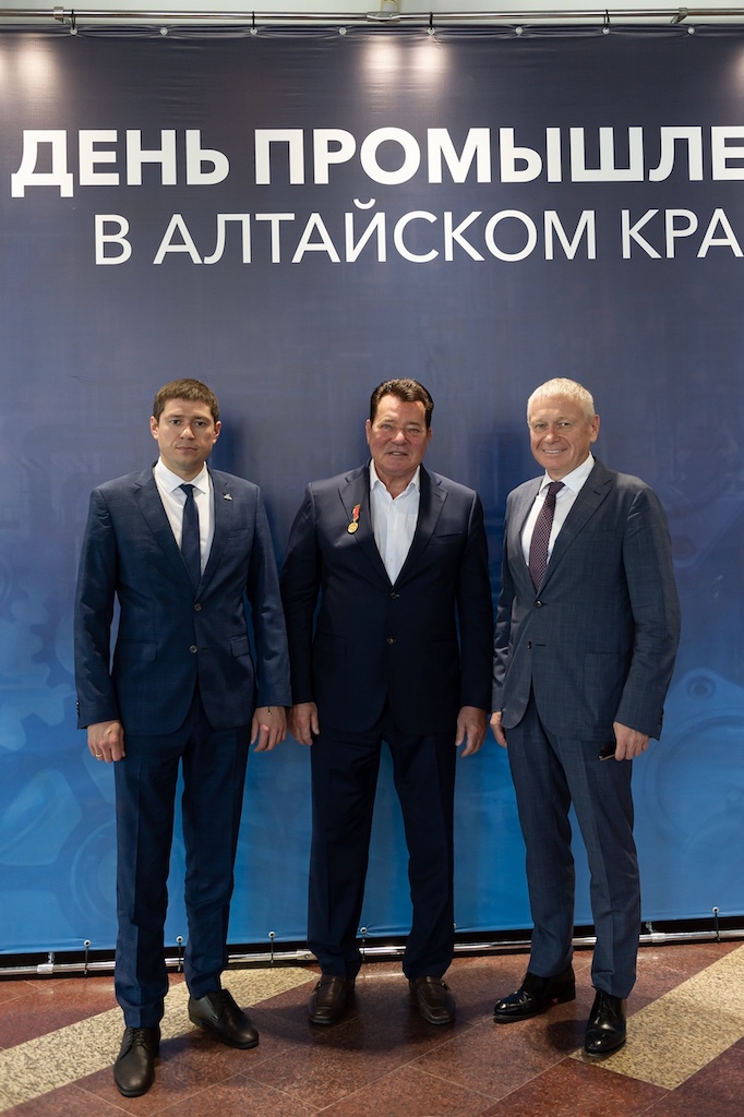 День промышленника – 2026 в Алтайском крае: награды людям труда и разговор о будущем отрасли