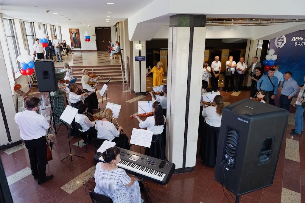 День промышленника – 2026 в Алтайском крае: награды людям труда и разговор о будущем отрасли