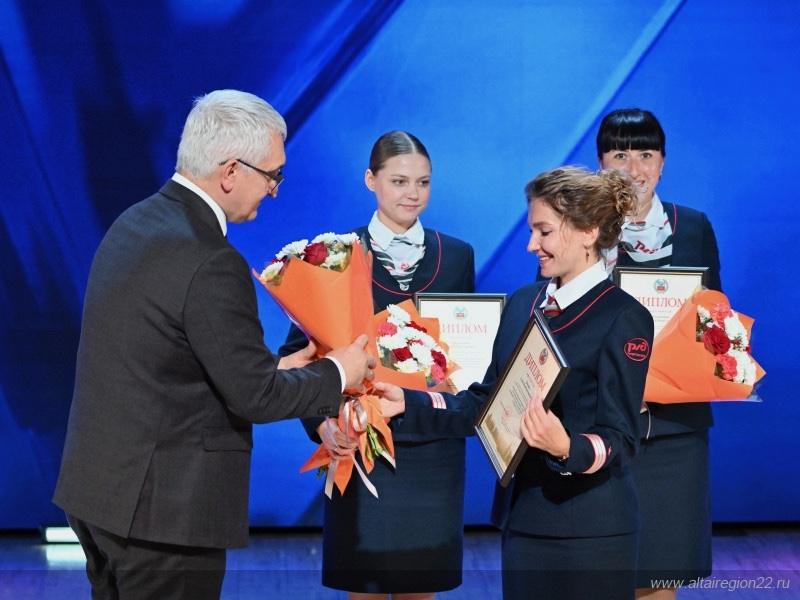Сила Алтая — в людях труда: девять представителей предприятий Союза промышленников Алтайского края удостоены высоких наград