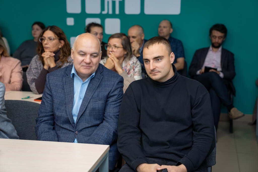 Искусственный интеллект должен работать на предприятиях: в Алтайском крае определили первые шаги к внедрению ИИ в промышленности