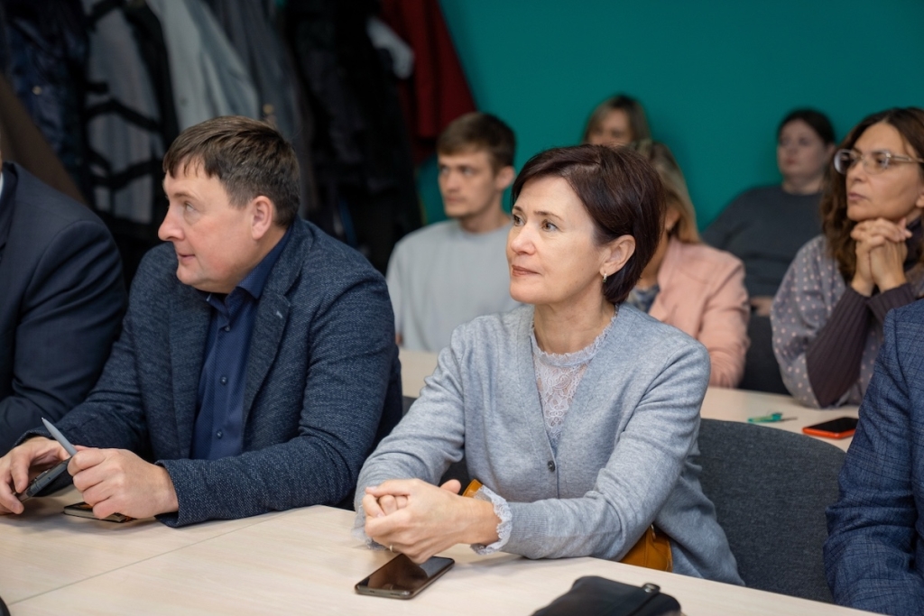 Искусственный интеллект должен работать на предприятиях: в Алтайском крае определили первые шаги к внедрению ИИ в промышленности