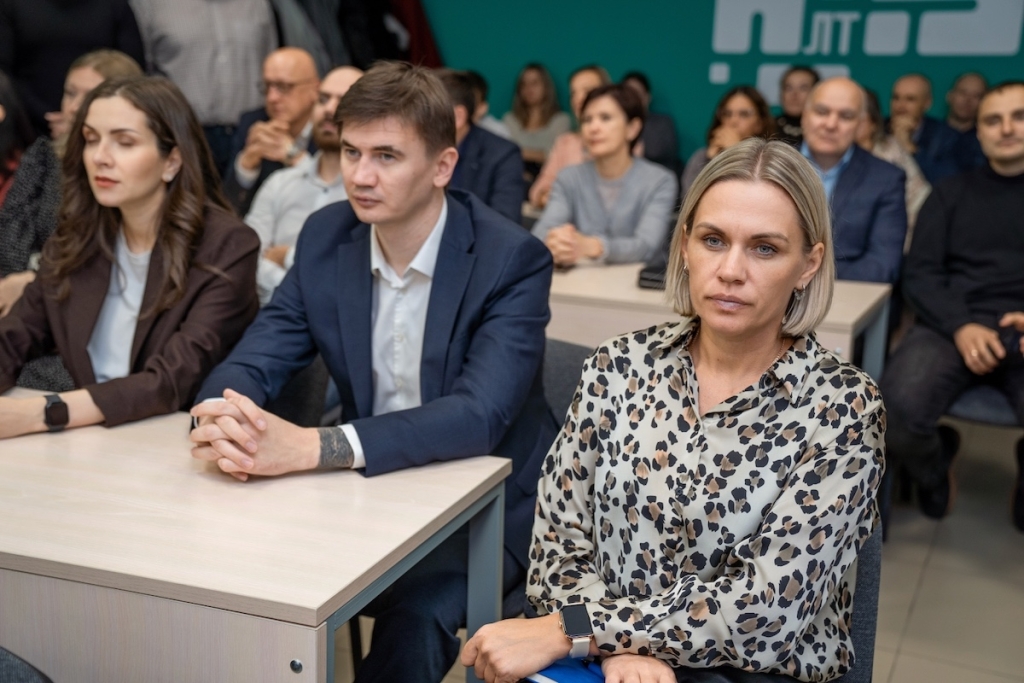 Искусственный интеллект должен работать на предприятиях: в Алтайском крае определили первые шаги к внедрению ИИ в промышленности