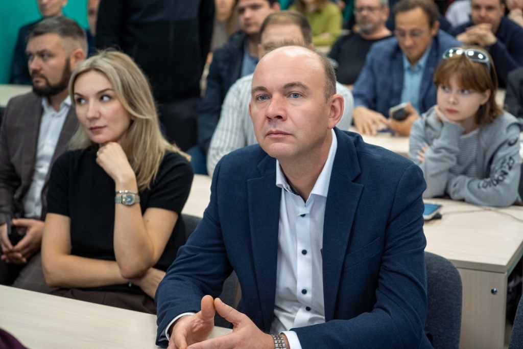 Искусственный интеллект должен работать на предприятиях: в Алтайском крае определили первые шаги к внедрению ИИ в промышленности