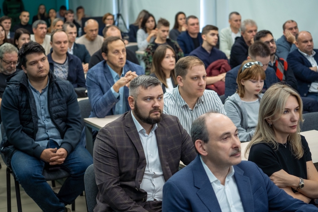 Искусственный интеллект должен работать на предприятиях: в Алтайском крае определили первые шаги к внедрению ИИ в промышленности