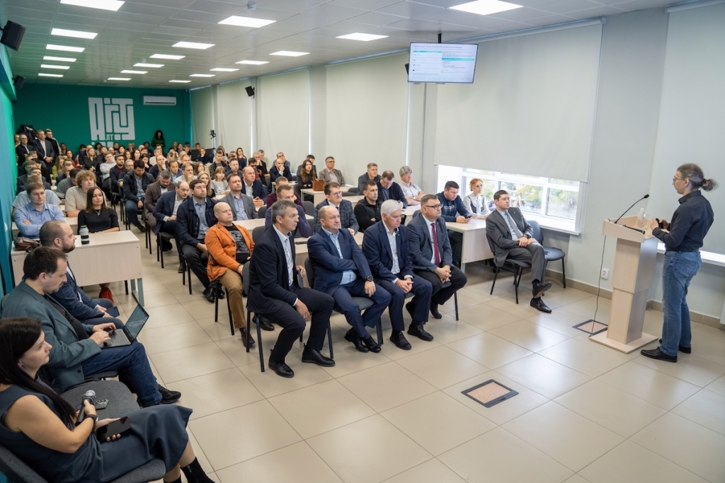 Искусственный интеллект должен работать на предприятиях: в Алтайском крае определили первые шаги к внедрению ИИ в промышленности