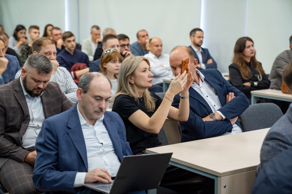 Искусственный интеллект должен работать на предприятиях: в Алтайском крае определили первые шаги к внедрению ИИ в промышленности
