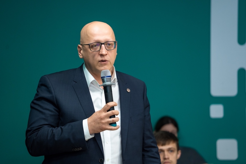 Искусственный интеллект должен работать на предприятиях: в Алтайском крае определили первые шаги к внедрению ИИ в промышленности